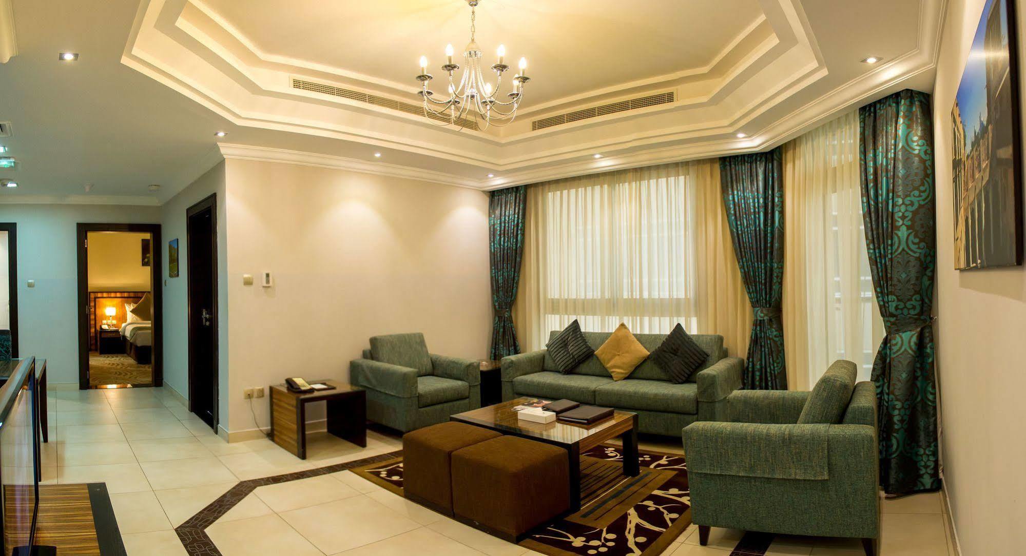 Al Majaz Premiere Hotel Apartments Шарджа Екстериор снимка